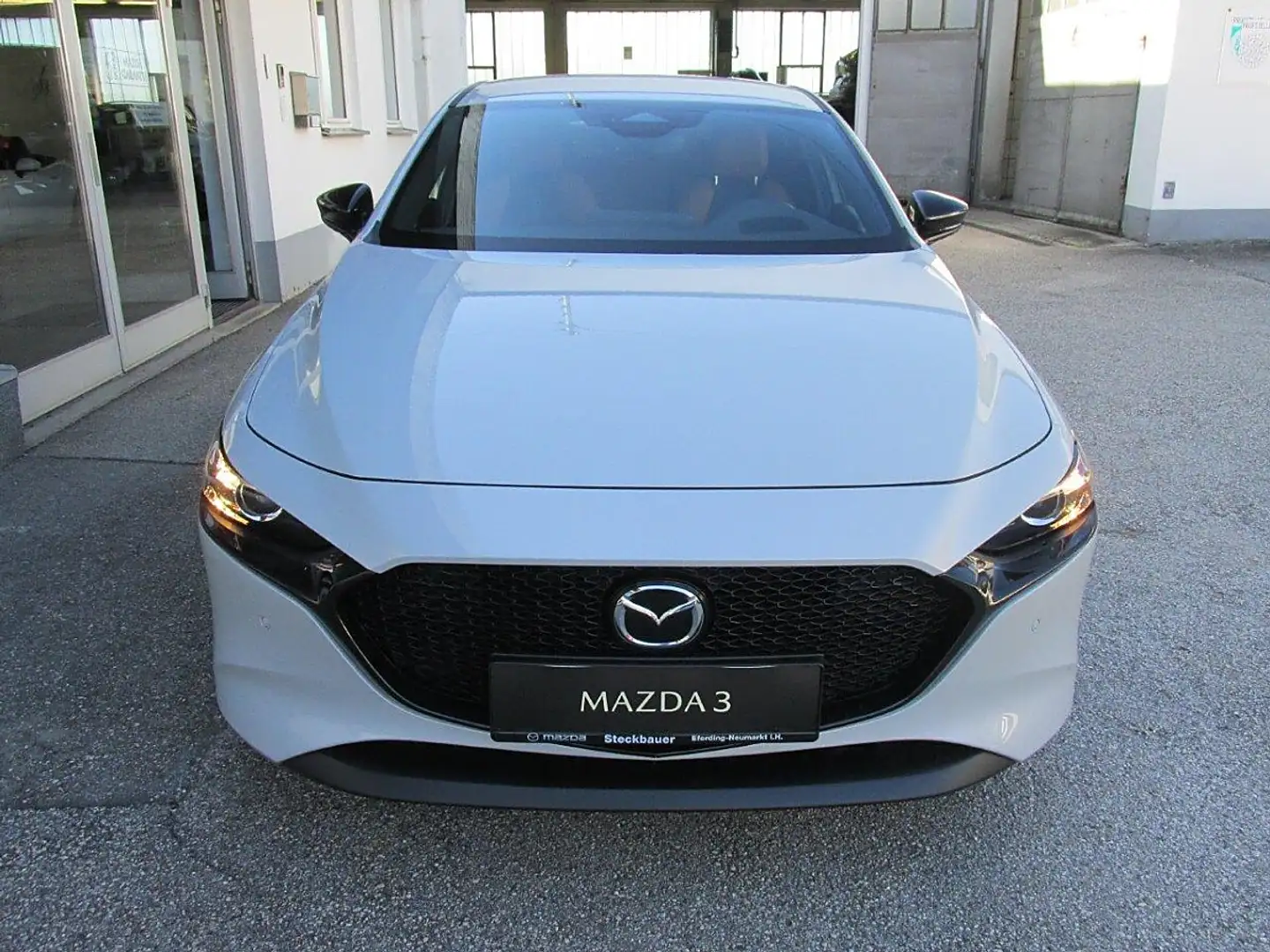 Mazda 3 Mazda3 e-Skyactiv-G140 Nagisa Aut. Weiß - 2