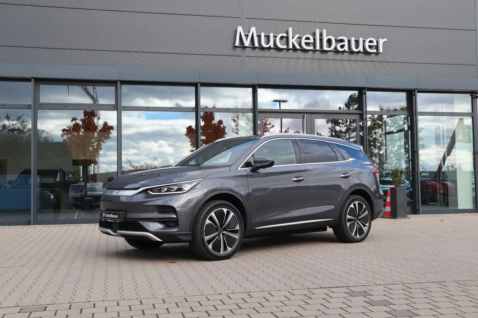 BYD Tang 108.8kWh *Pano*Massage*Sitzlüftung*7-Sitzer Серый - 1
