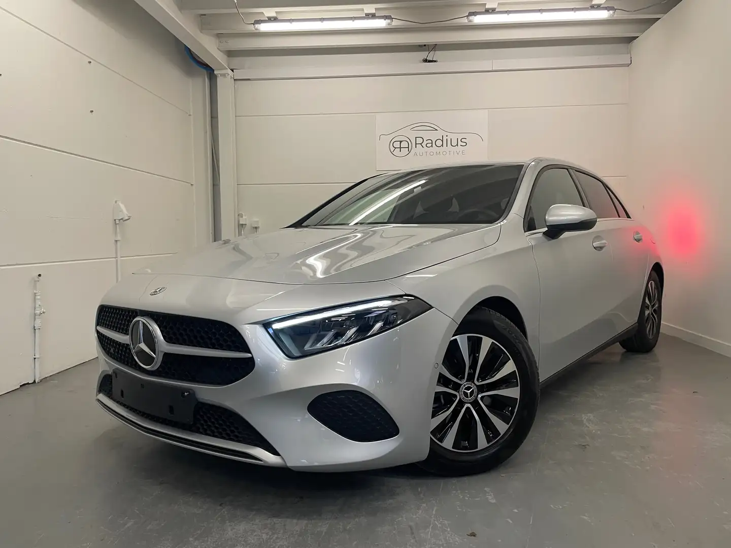 Mercedes-Benz A 180 A 180 7G-DCT Entry Zilver - 1