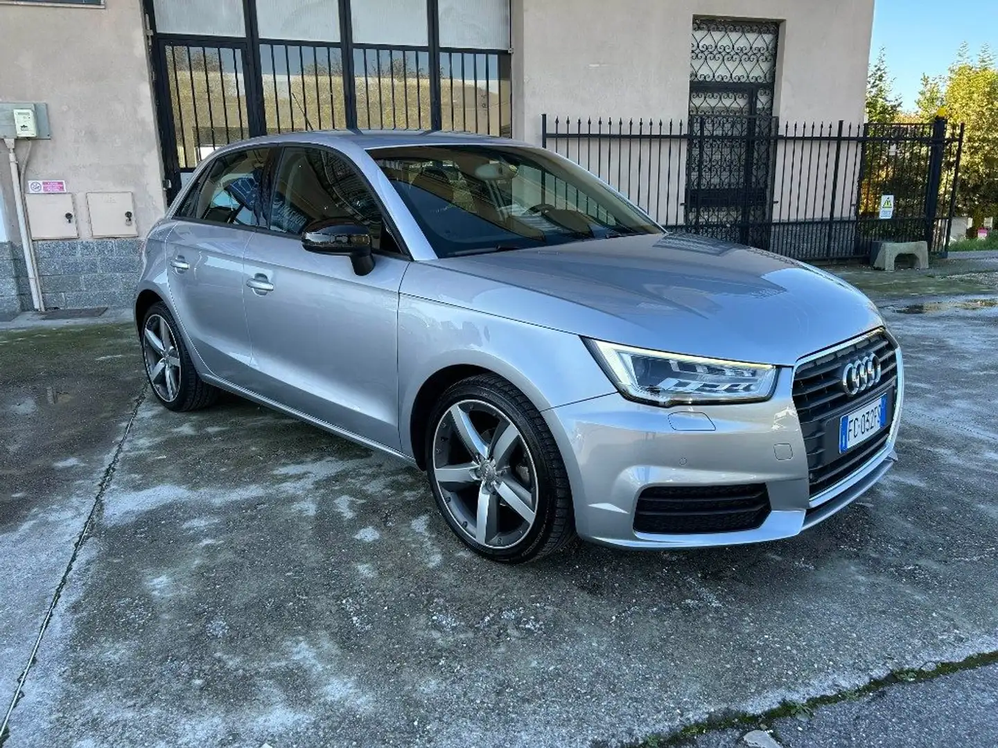 Audi A1 SPB 1.4 TDI S tronic Sport Argent - 2