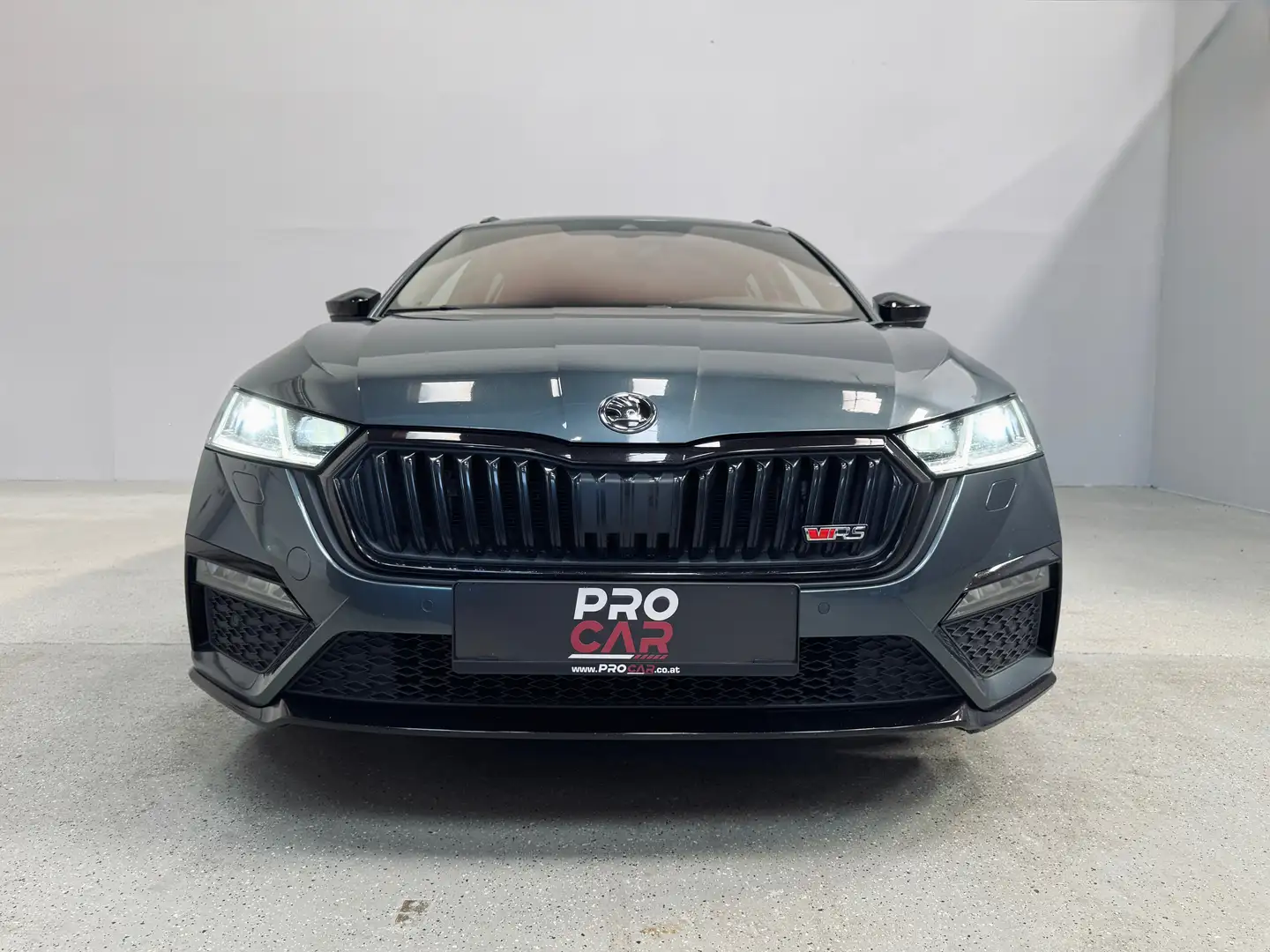 Skoda Octavia RS Combi TDI *HEADUP / CANTON / AHK / MASSAGE* Grau - 2