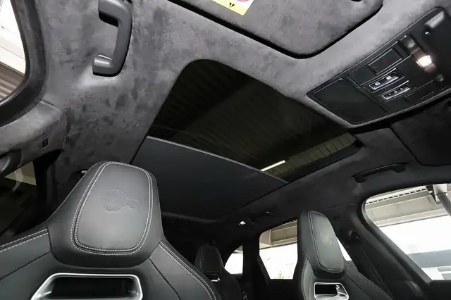 Jaguar F-Pace view 7