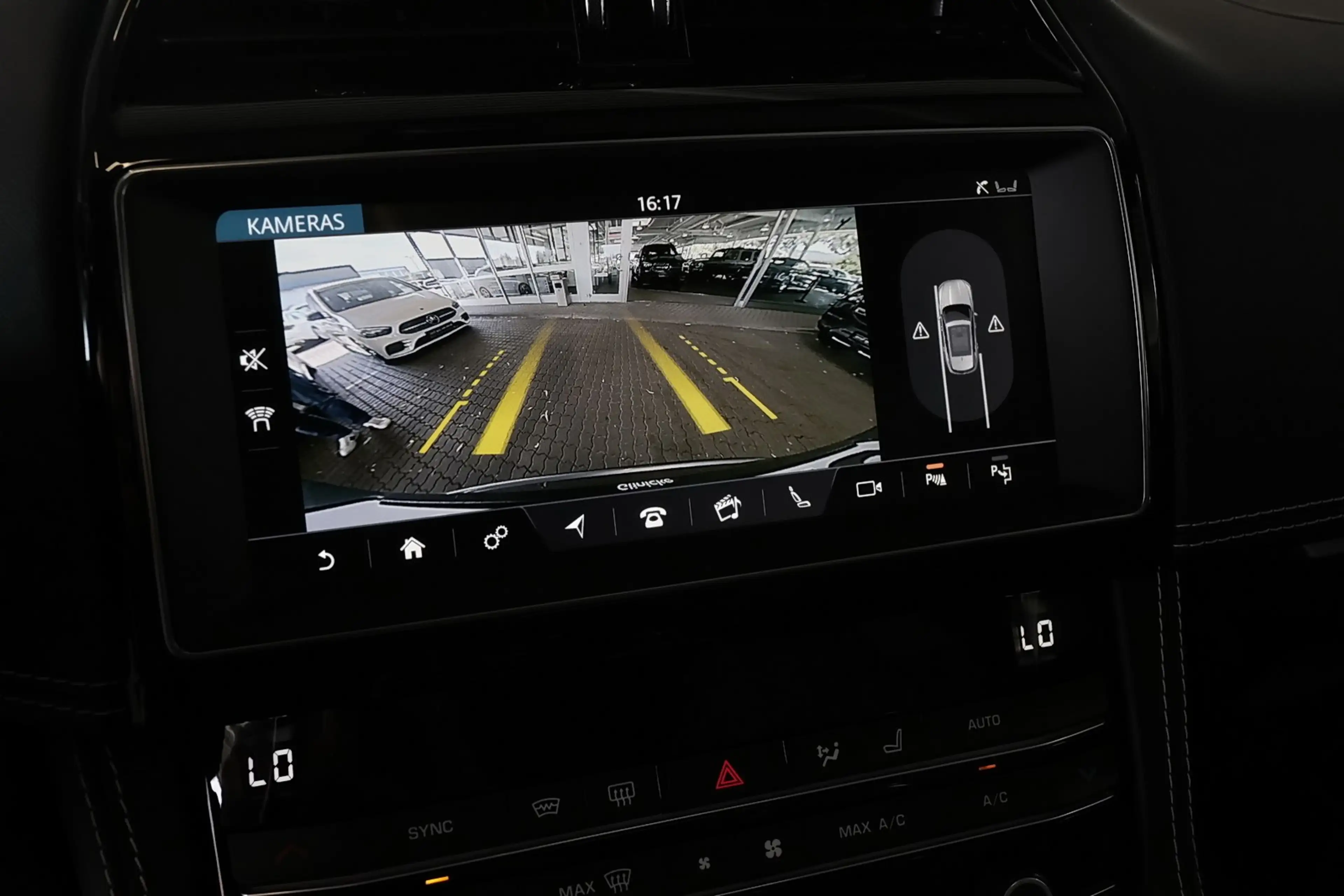 Jaguar F-Pace SVR AWD — photo 11