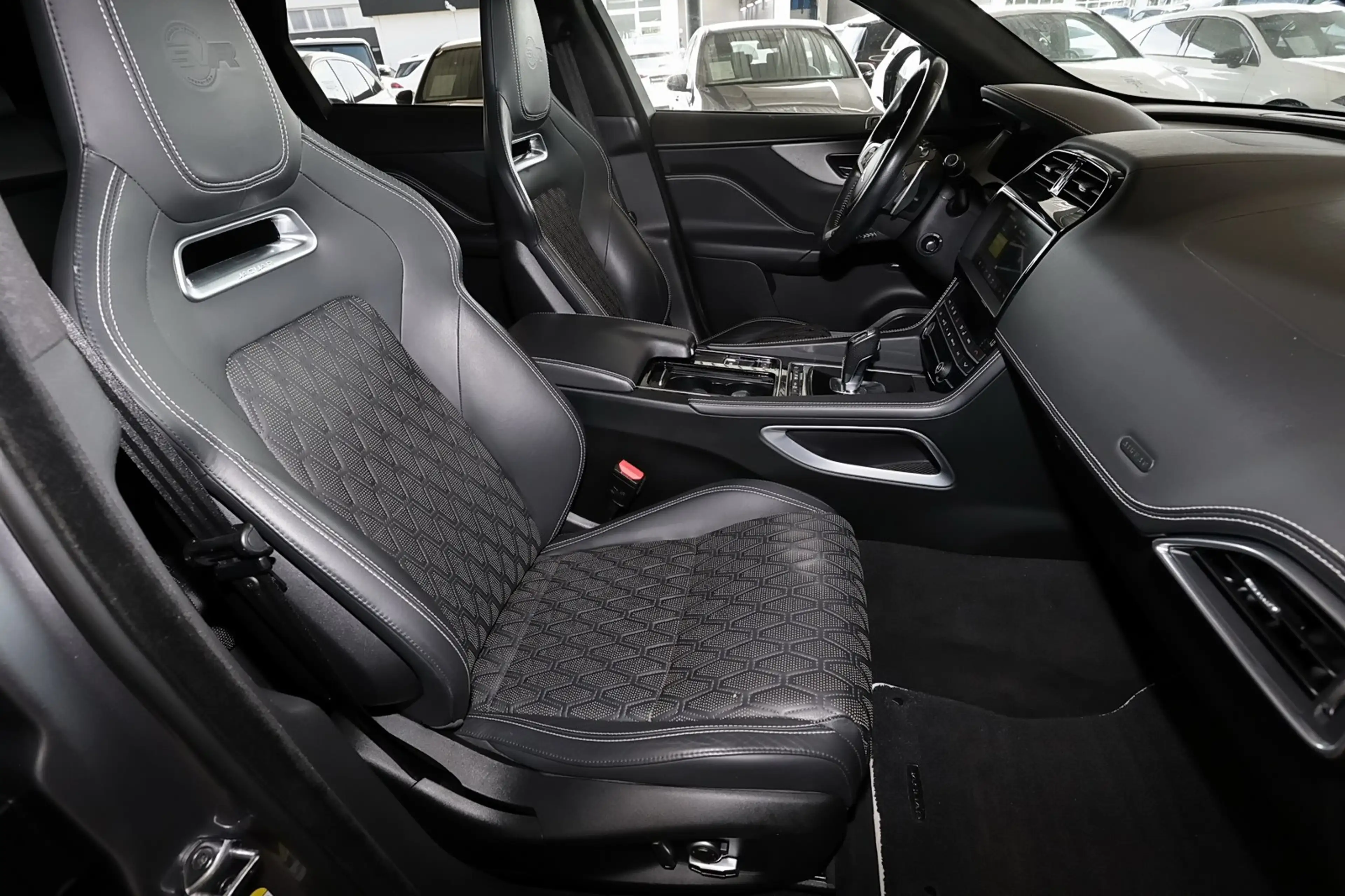 Jaguar F-Pace SVR AWD — photo 4
