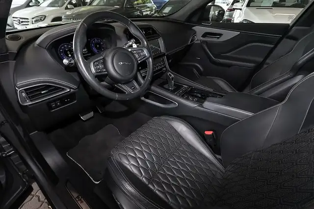 Jaguar F-Pace view 9