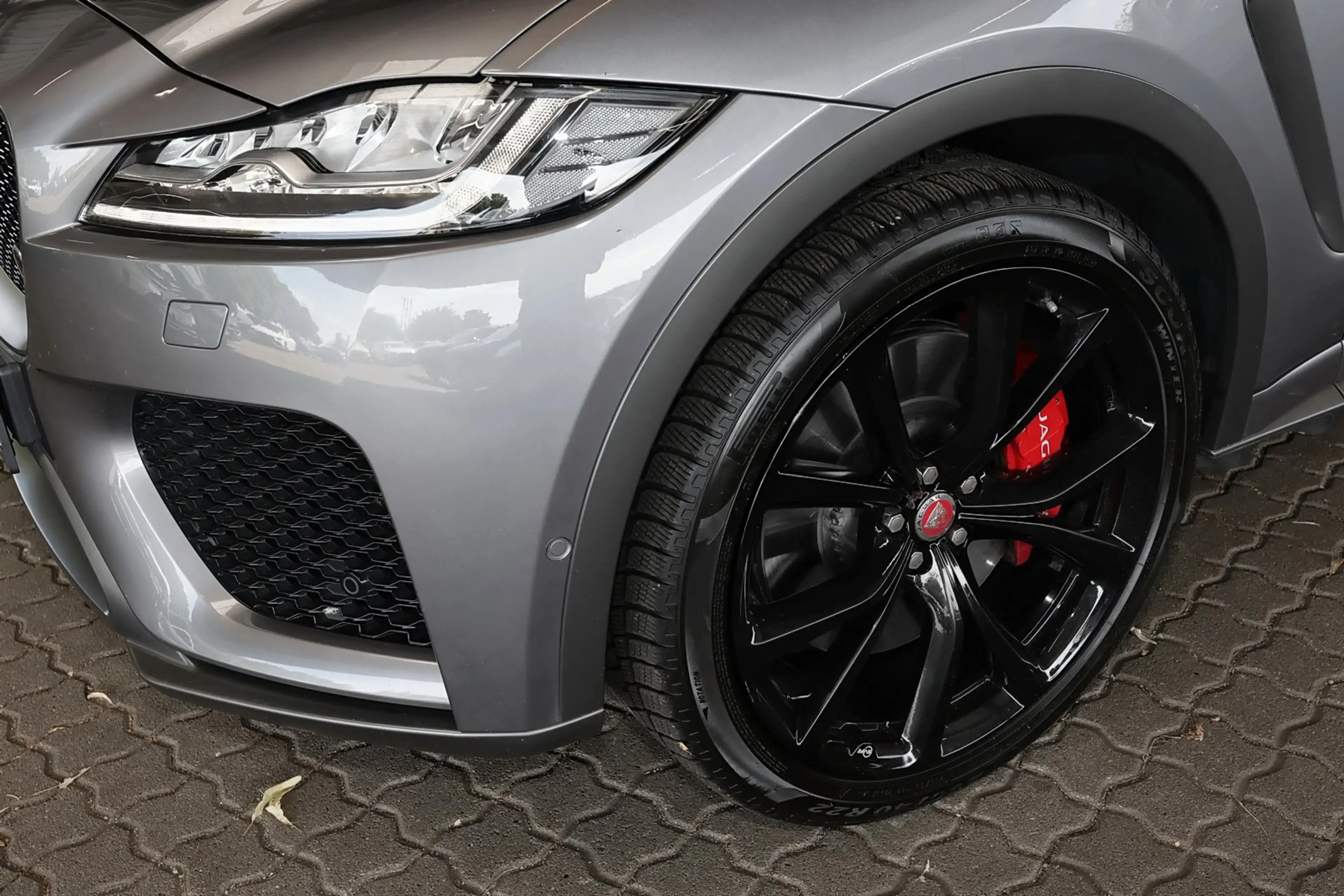 Jaguar F-Pace SVR AWD — photo 3