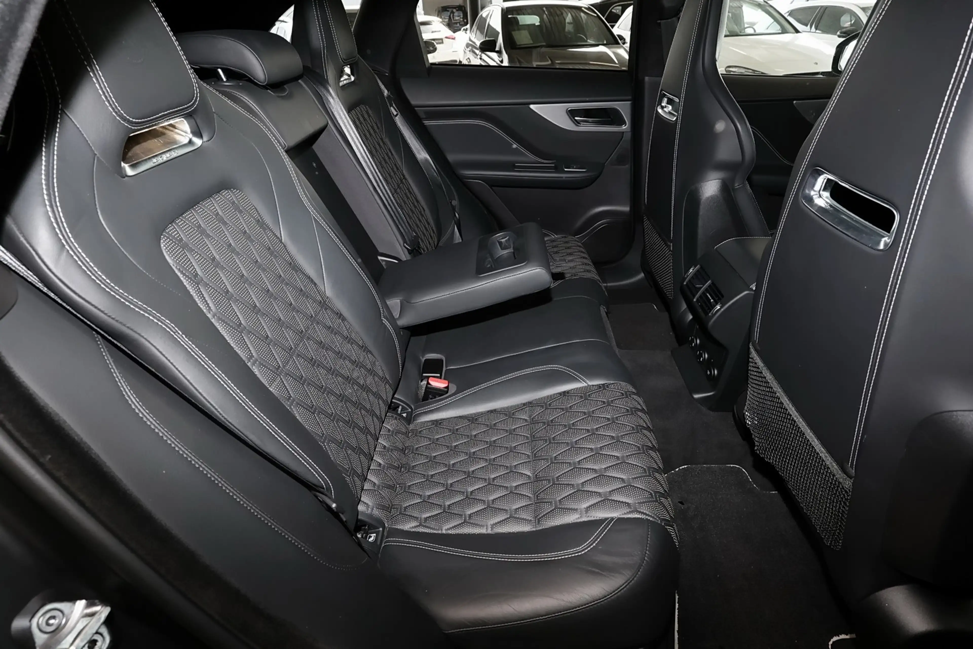 Jaguar F-Pace SVR AWD — photo 6