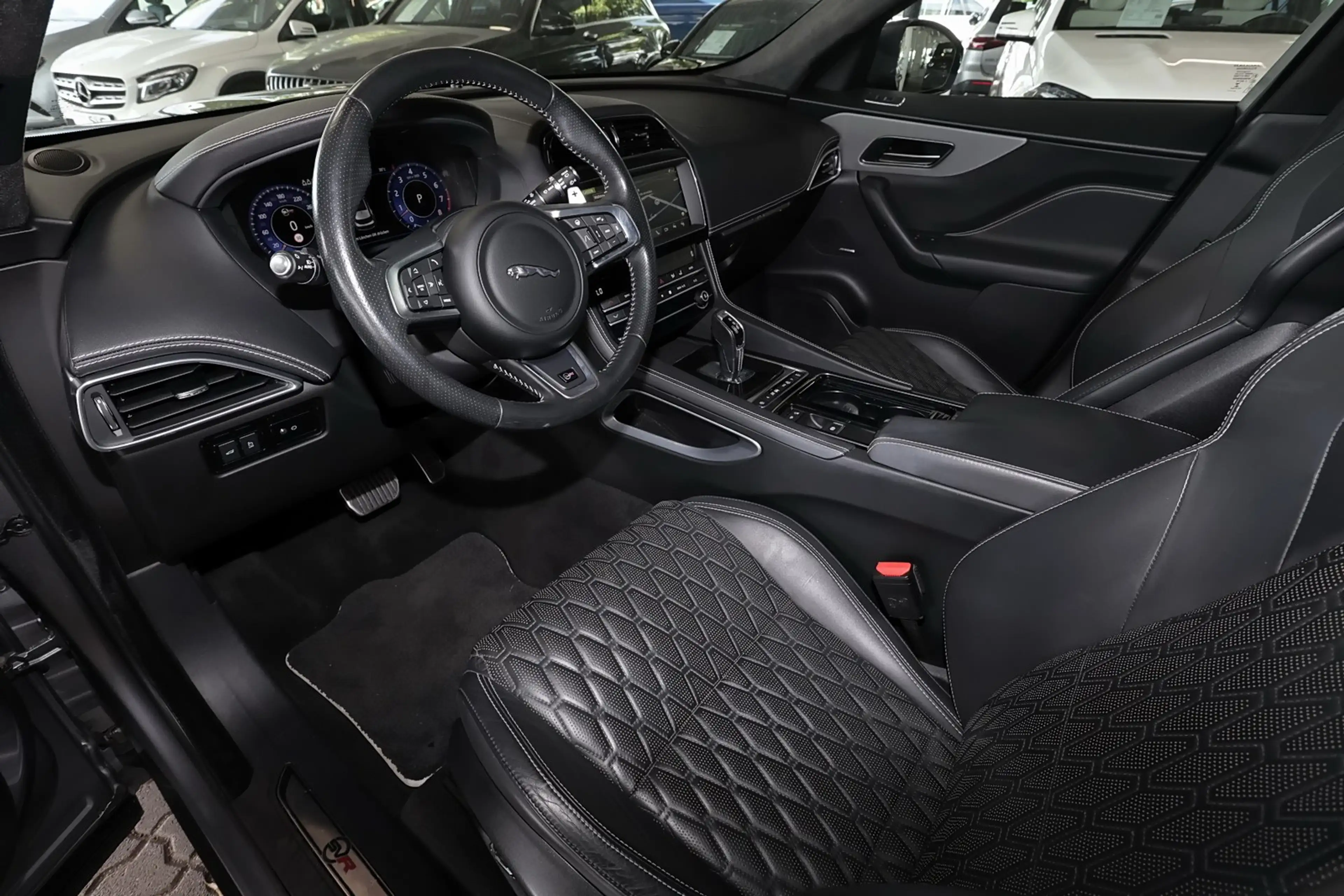 Jaguar F-Pace SVR AWD — photo 9