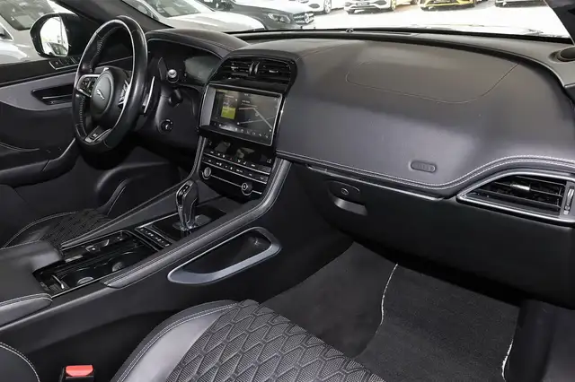 Jaguar F-Pace view 8