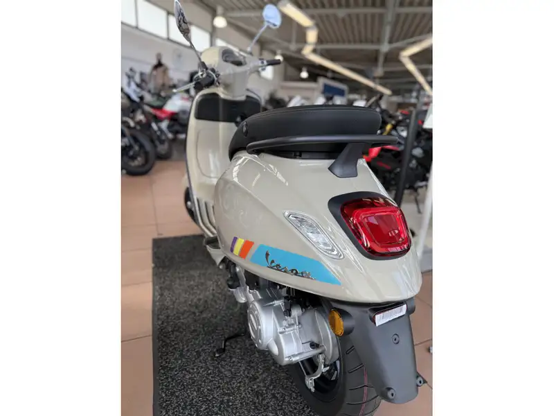 Vespa Primavera - foto 2
