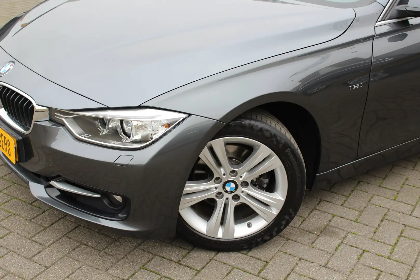 BMW 320 i Executive automaat Grijs - 2