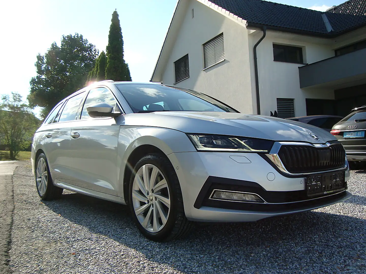 Skoda Octavia Combi 2,0 TDI 4x4 Style DSG 200 PS Voll 1-Hand !! Silber - 1