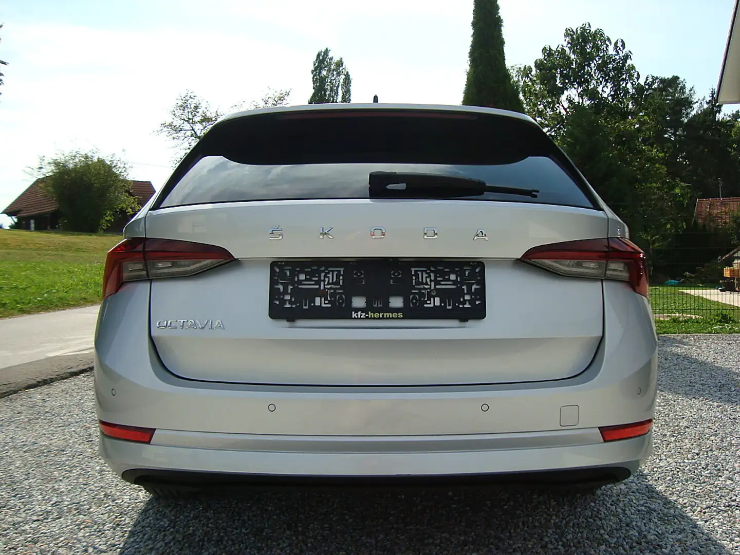 Skoda Octavia Combi 2,0 TDI 4x4 Style DSG 200 PS Voll 1-Hand !! Silber - 2