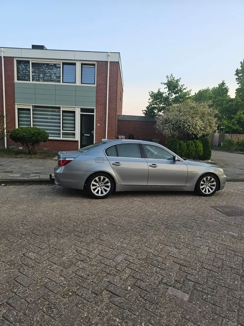 BMW 523 523i - 1