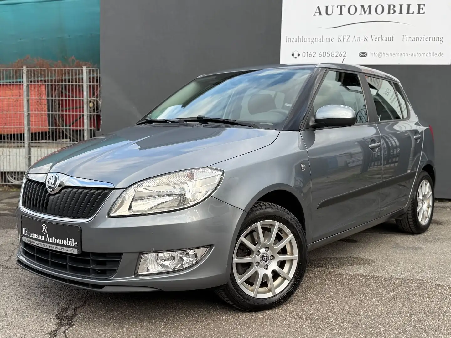 Skoda Fabia 1.2 Ambition *1-HAND*KLIMA*SHZG*8FACH*ALU* Gris - 1
