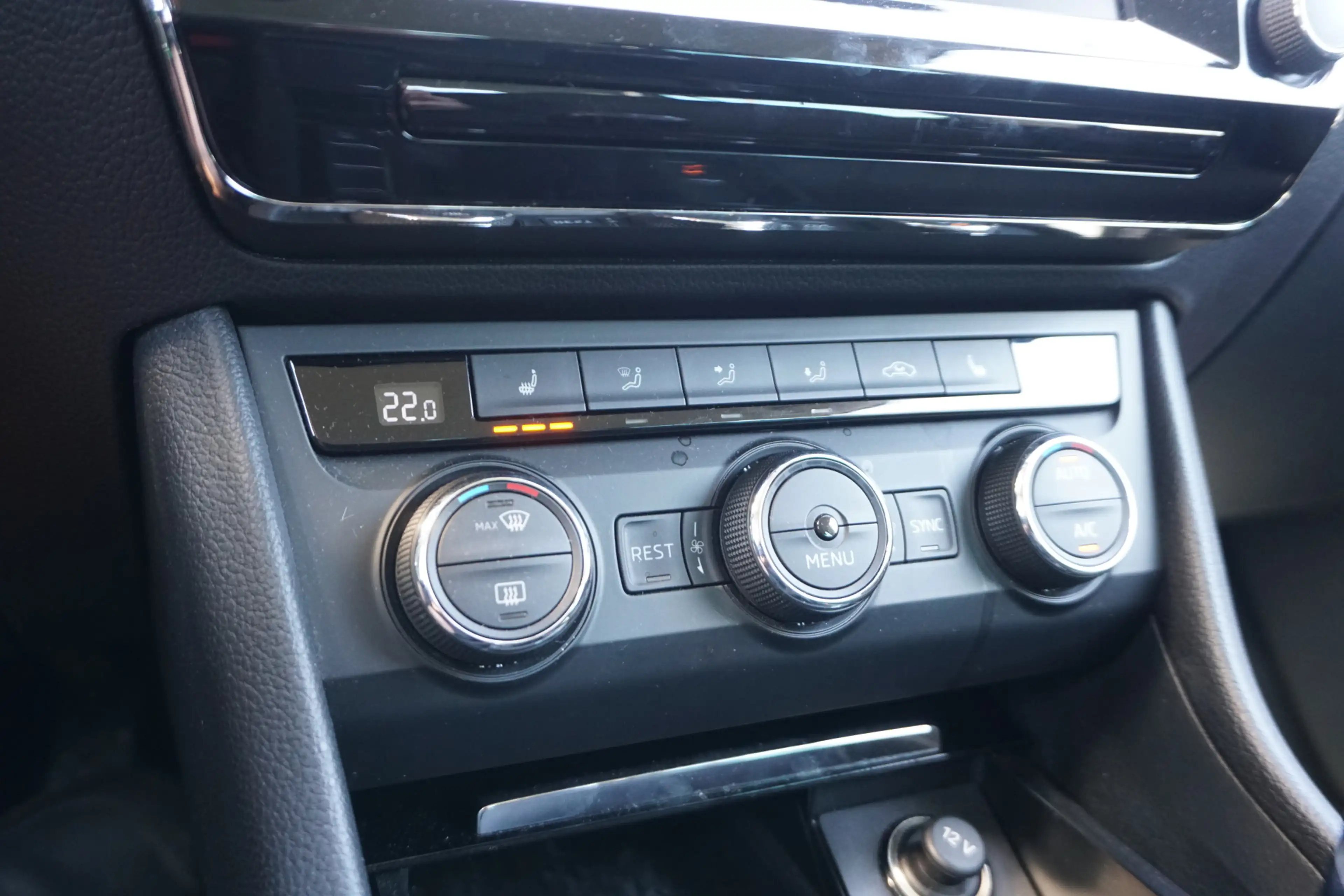 Skoda Superb Combi 1.4 TSI ACT Ambition Business | LED/XENON | — photo 8