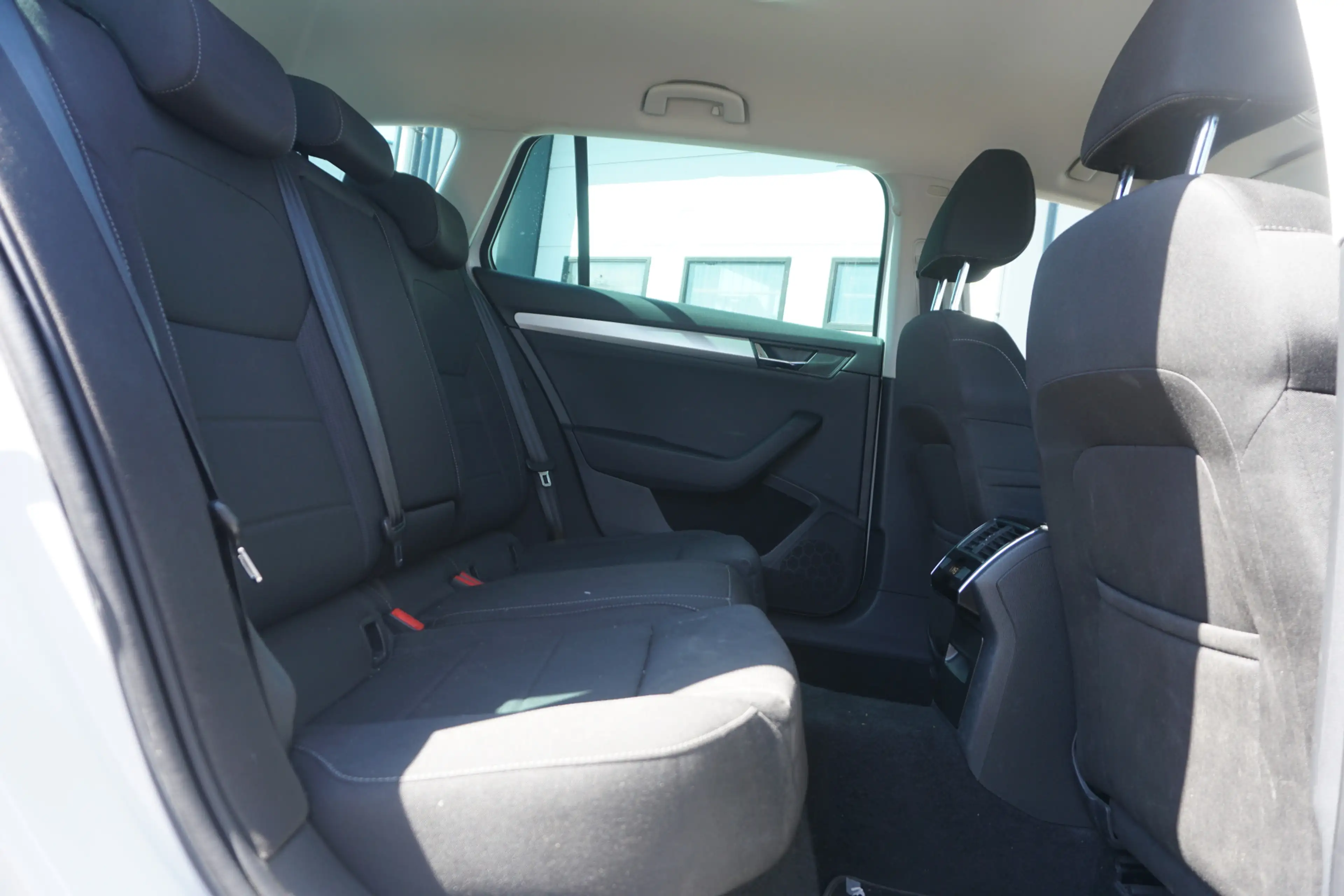 Skoda Superb Combi 1.4 TSI ACT Ambition Business | LED/XENON | — photo 14