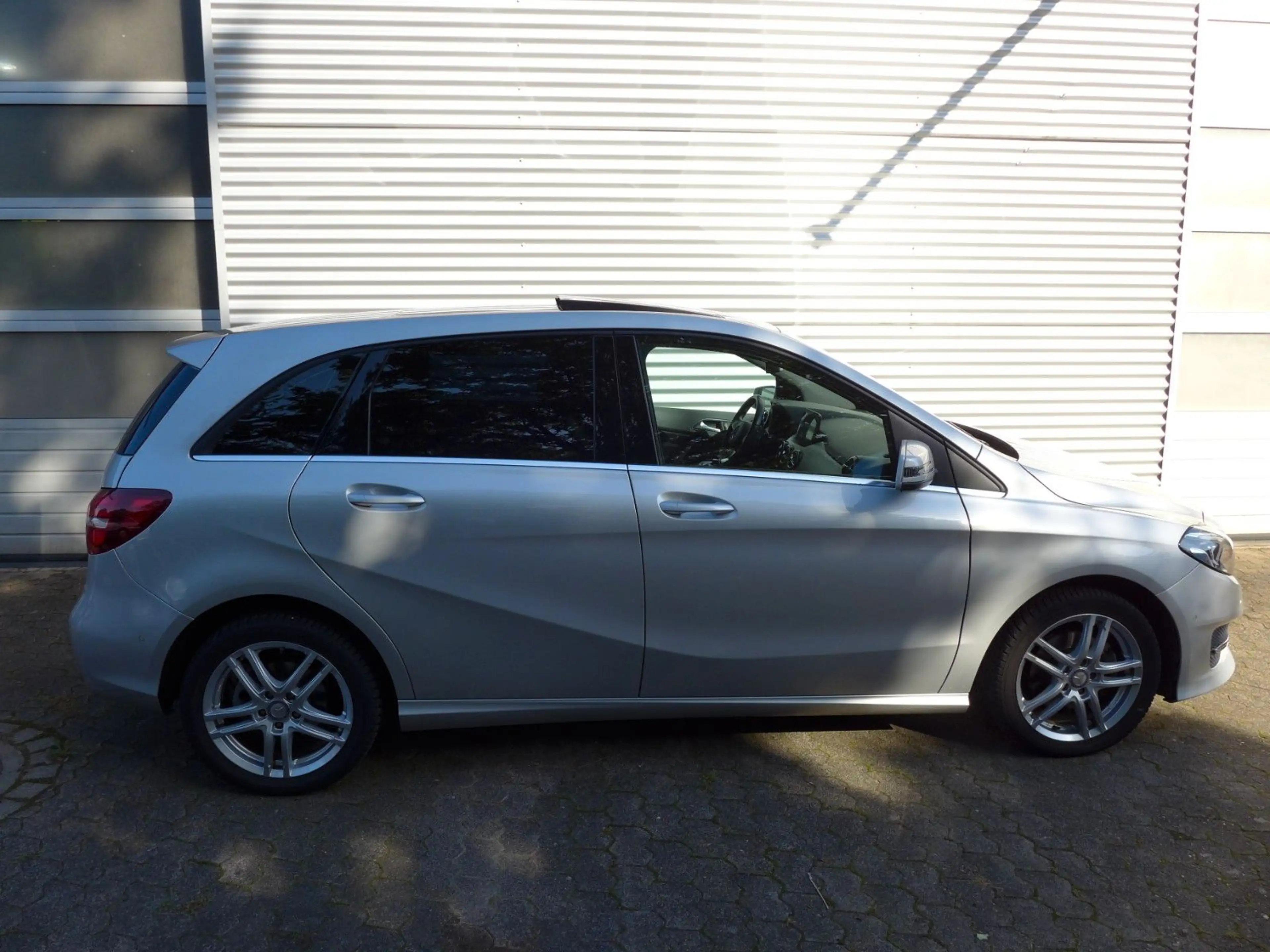 Mercedes-Benz B 180 Edition B Panorama-Schiebedach 46 tkm.!!! — photo 5