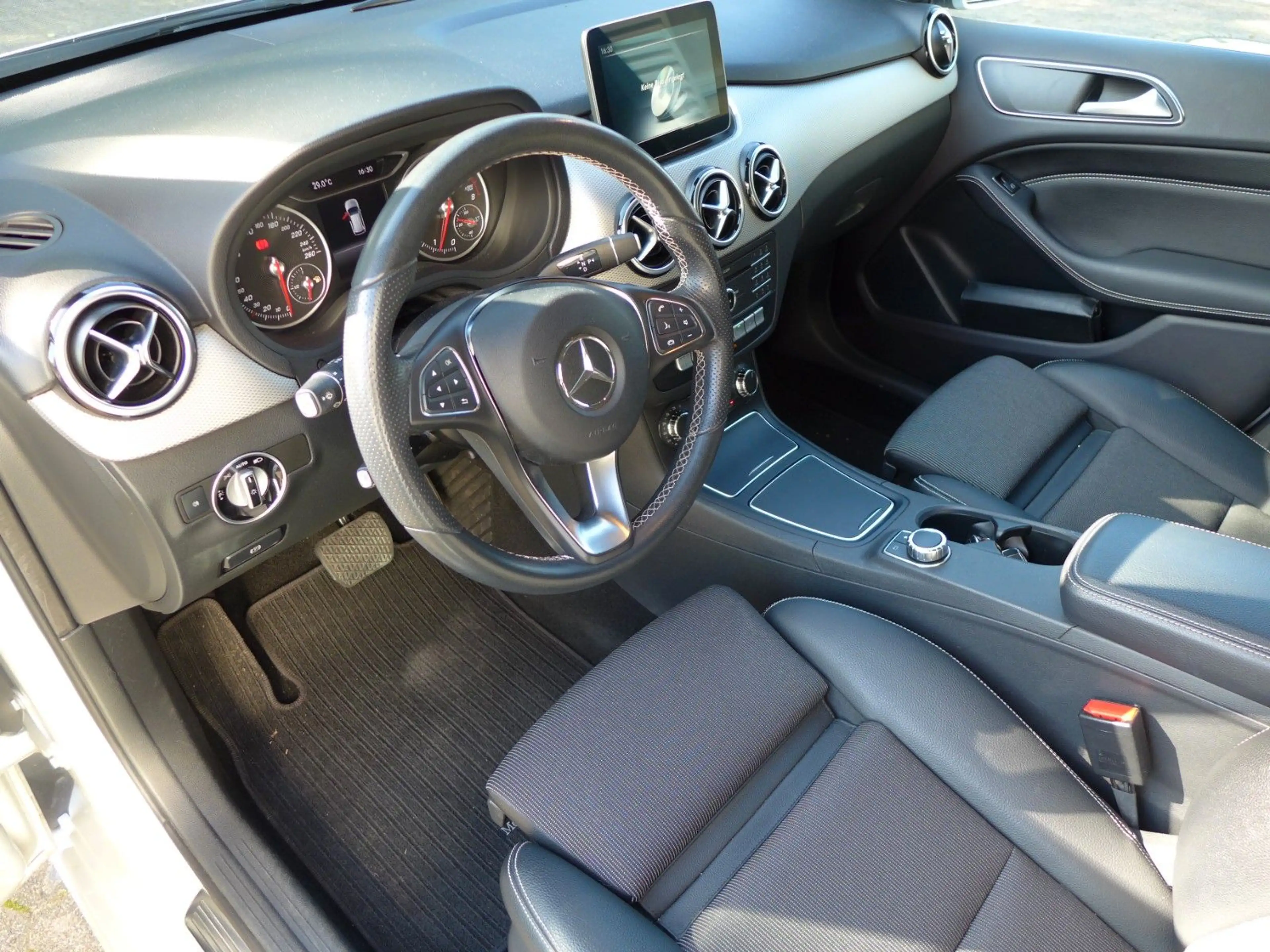 Mercedes-Benz B 180 Edition B Panorama-Schiebedach 46 tkm.!!! — photo 9