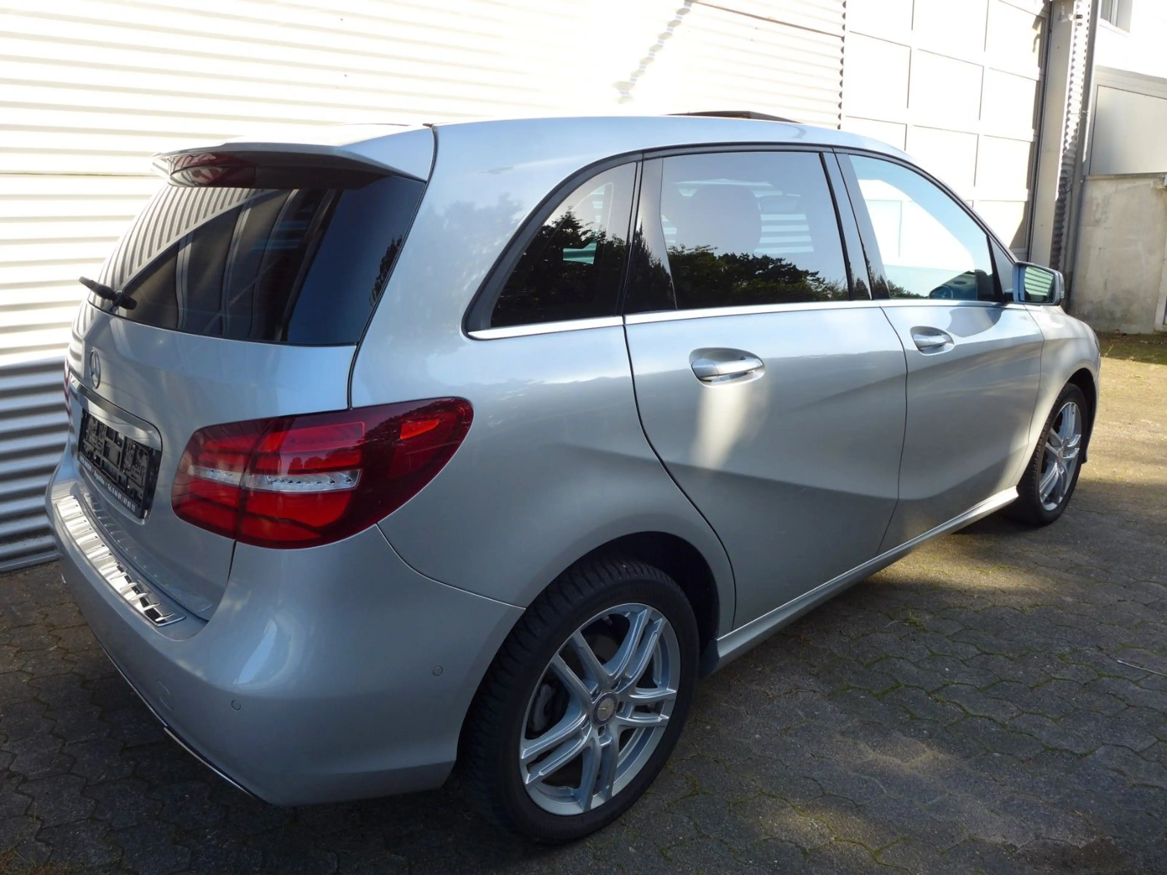 Mercedes-Benz B 180 Edition B Panorama-Schiebedach 46 tkm.!!! — photo 6