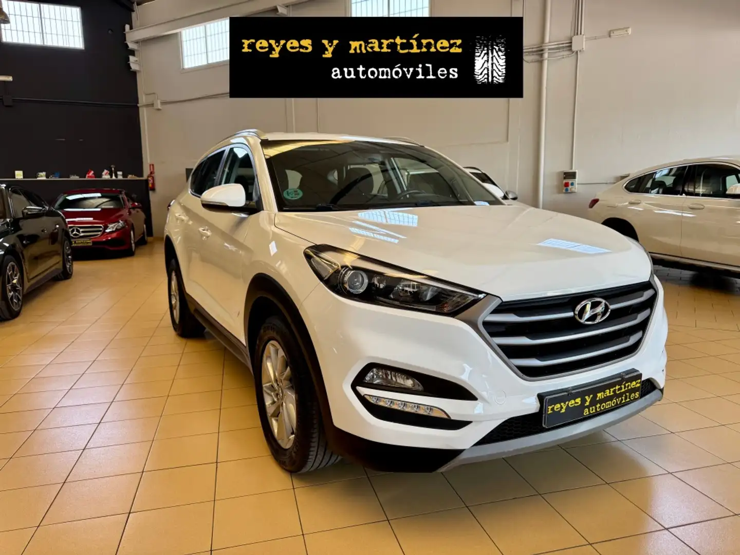 Hyundai TUCSON 1.7CRDI BD Link Sky 4x2 115 Wit - 2