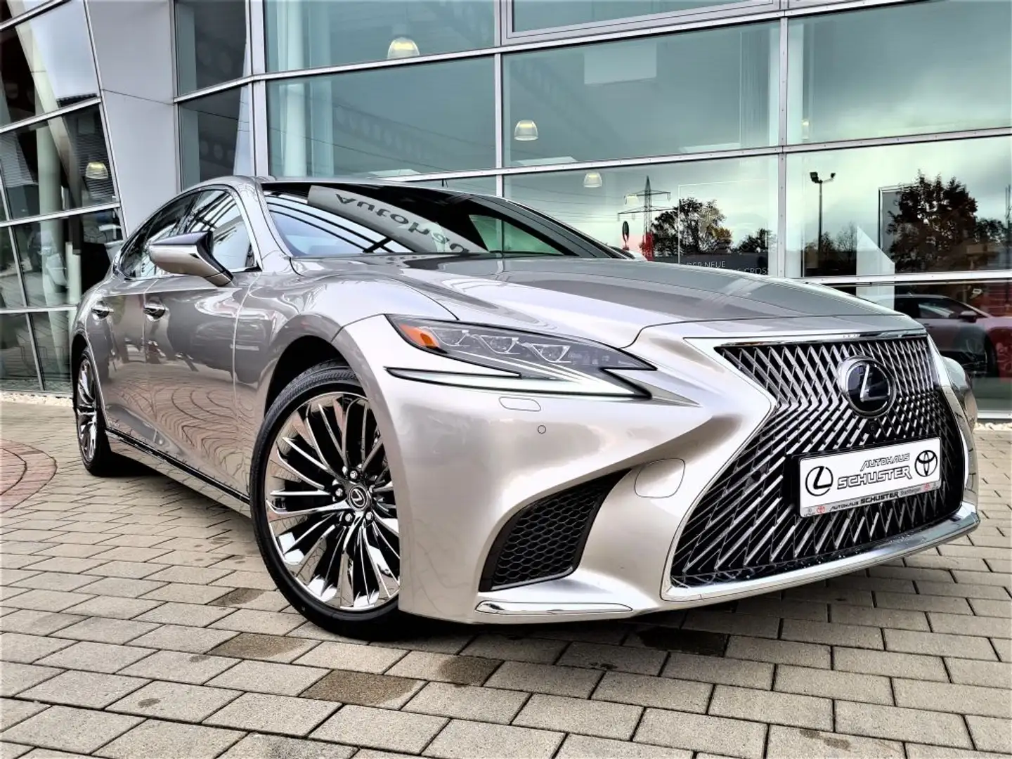 Lexus LS 500 500h AWD E-FOUR Executive Line Срібний - 1