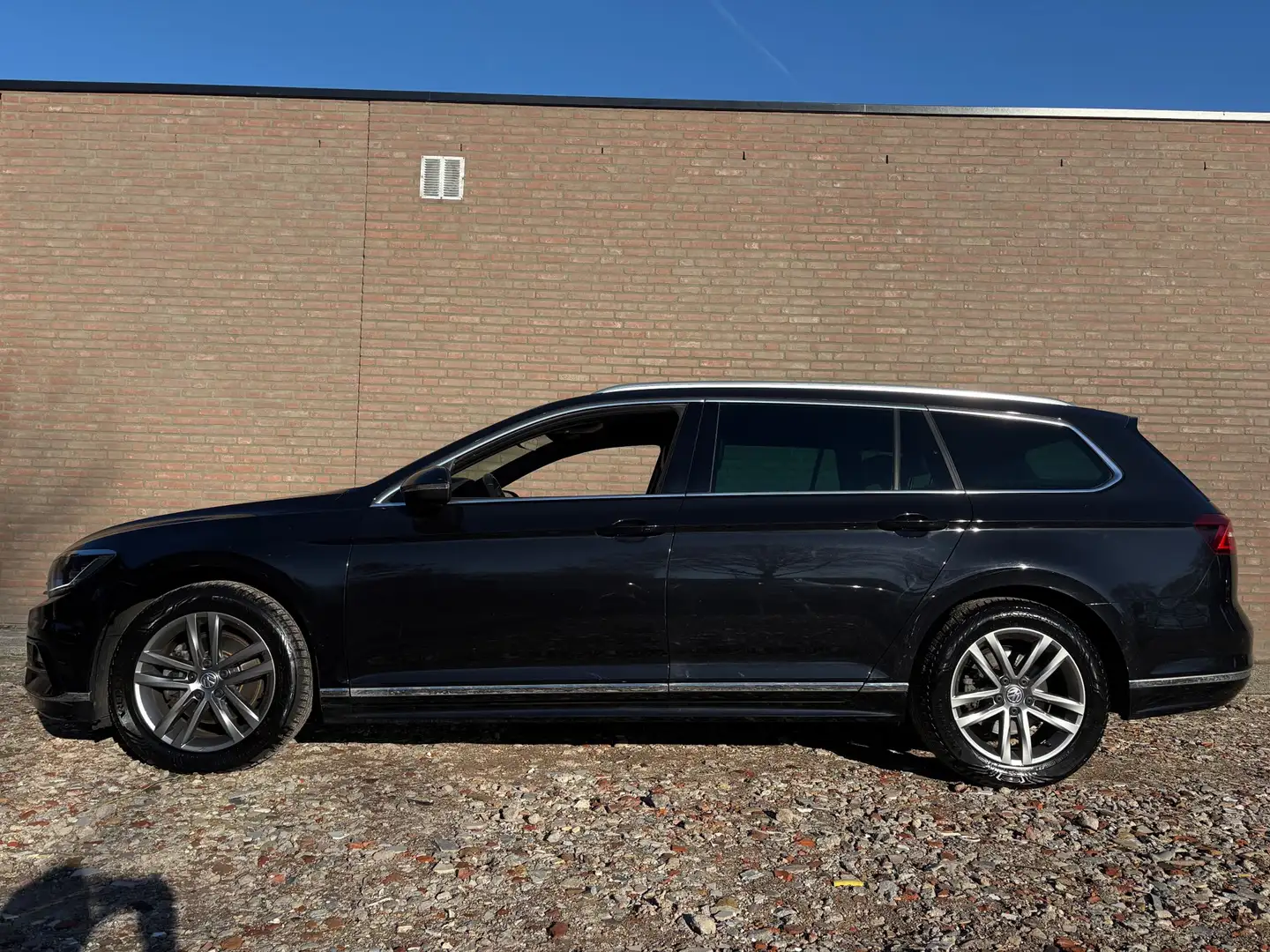 Volkswagen Passat Variant 1.6 TDI Highline Business R Schwarz - 2