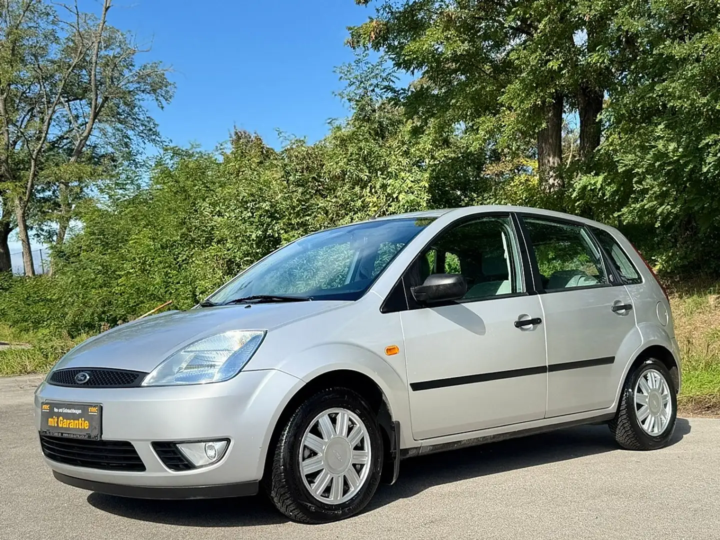 Ford Fiesta Ghia 1,4 TDCi Pickerl 09.2026 inklusive Silber - 2