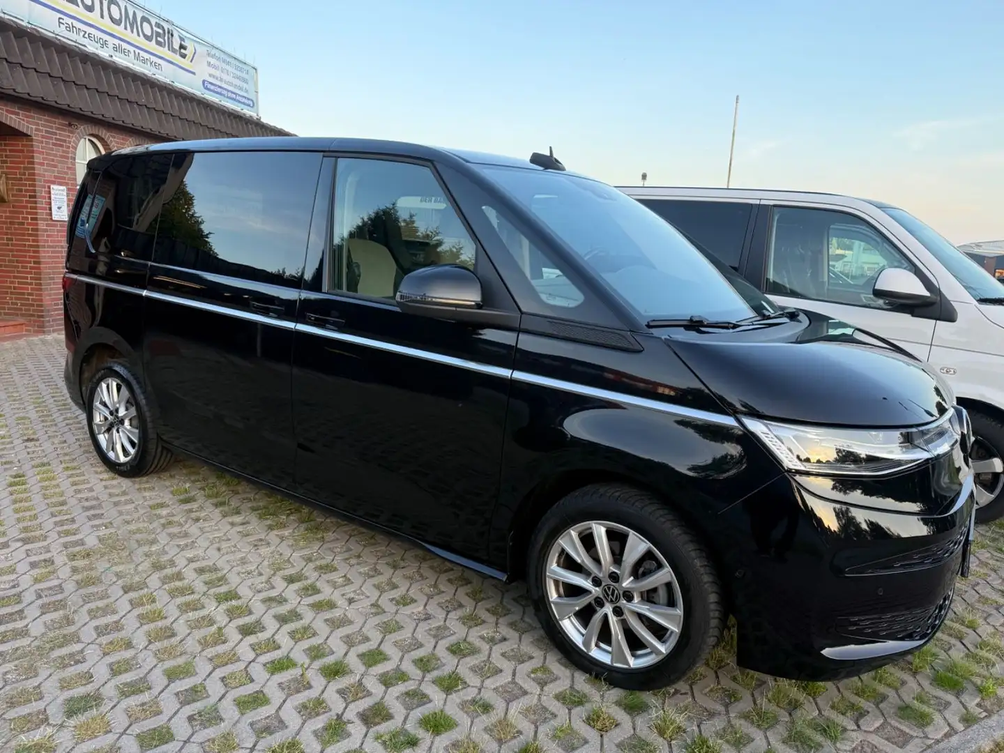 Volkswagen Multivan Style7 SITZE /PANO/TÜV/1HAND Schwarz - 1