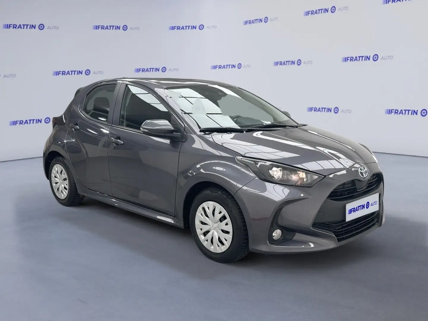 Toyota Yaris 1.5 Hybrid 5 porte Active Gris - 2