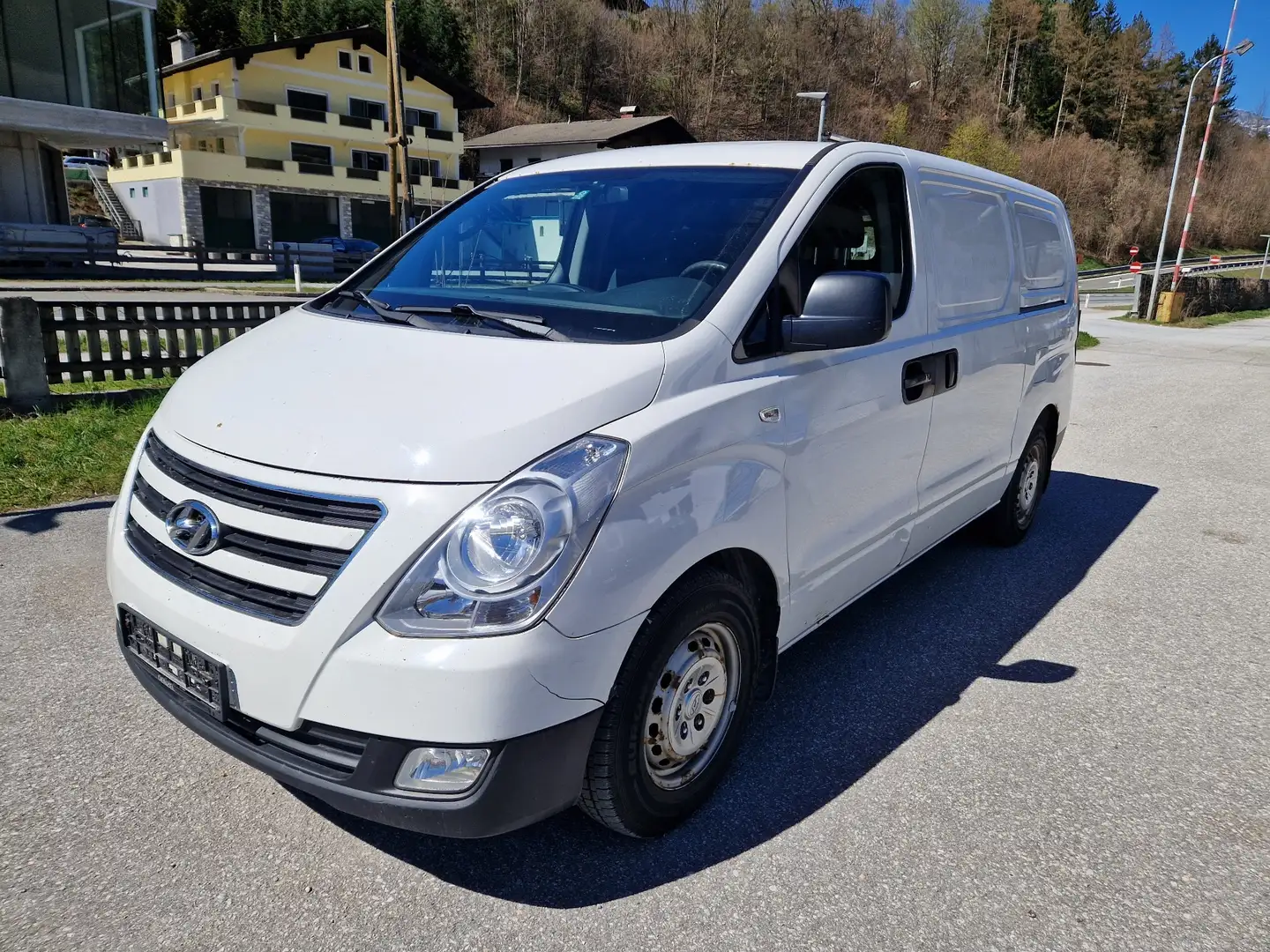Hyundai H-1 - 1