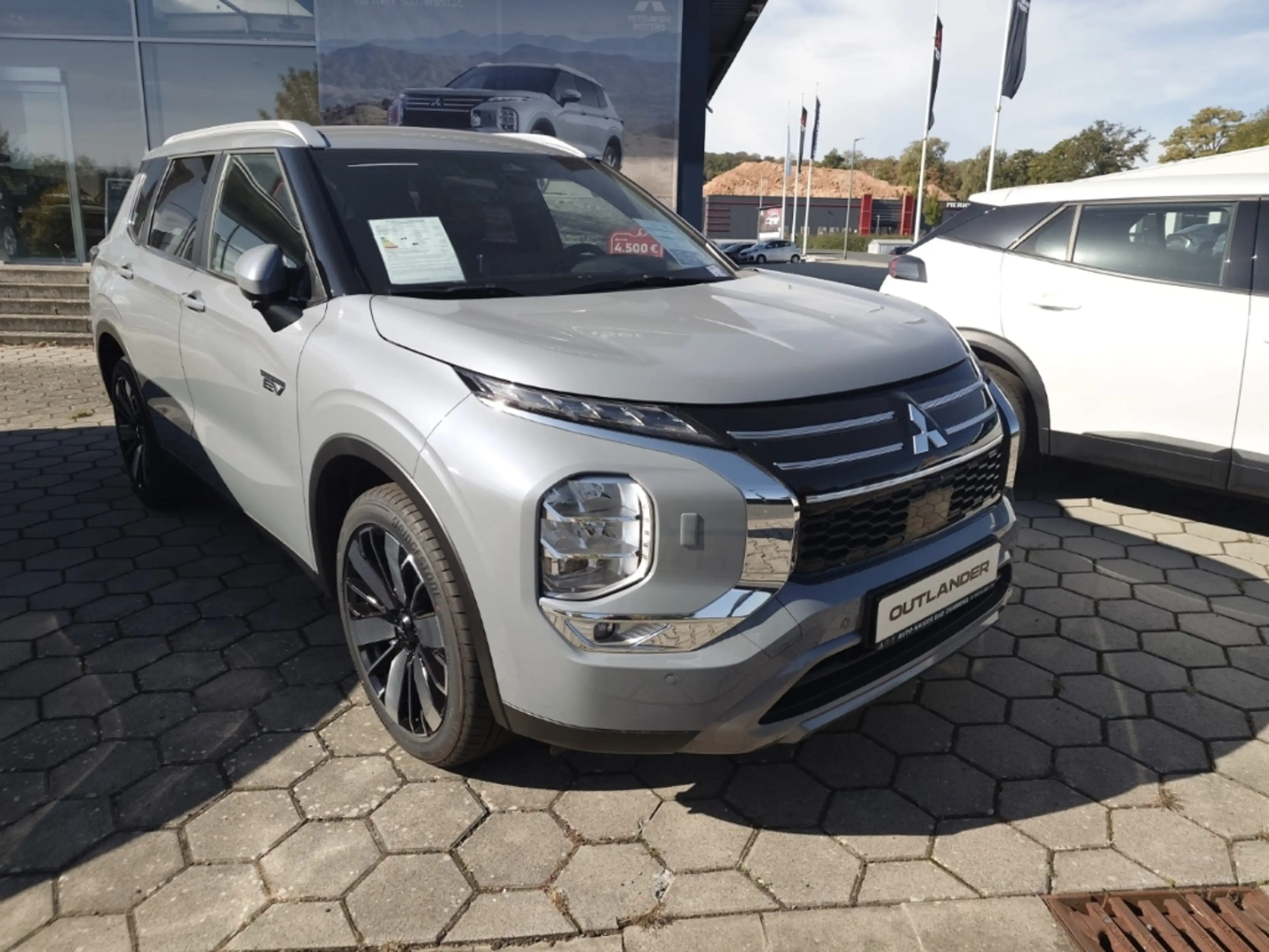 Mitsubishi Outlander StandHZG Navi Digitales Cockpit Soundsystem 360 Ka