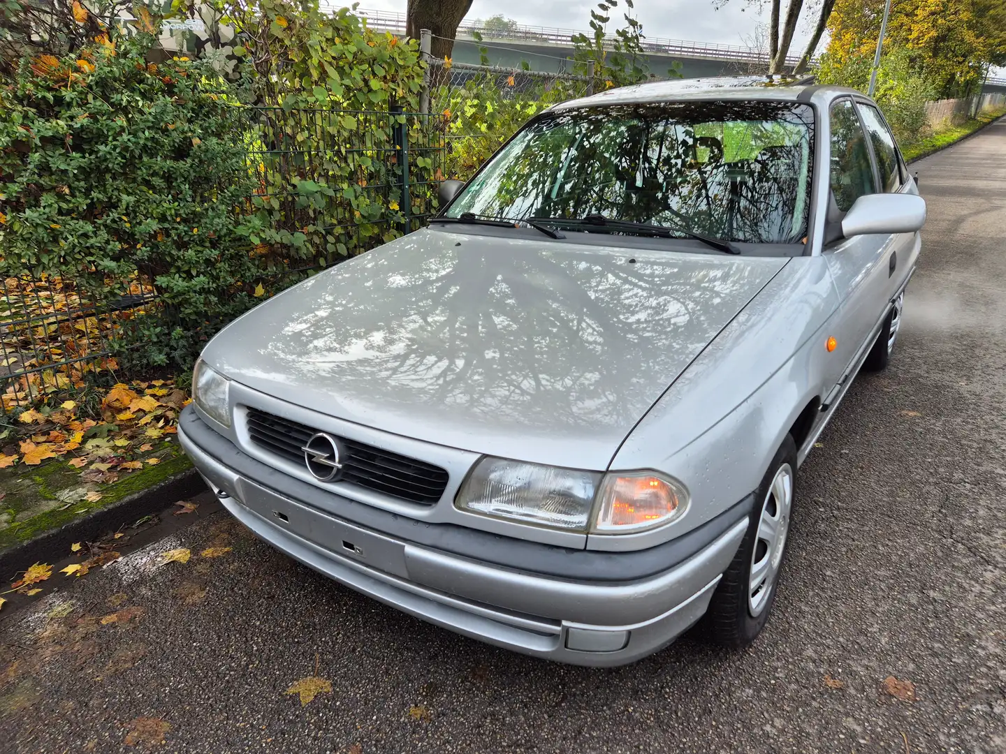 Opel Astra 16V Motion Automatik Neu Tüv Gris - 1