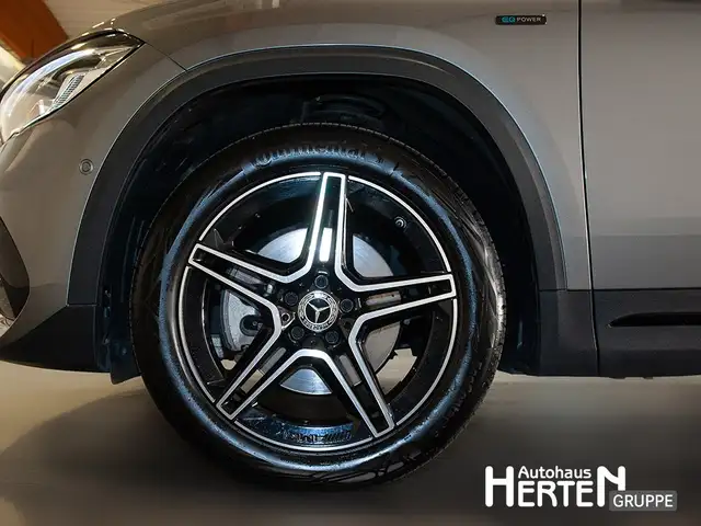 Mercedes-Benz GLA view 5