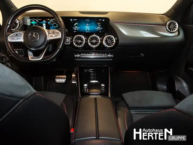 Mercedes-Benz GLA view 10