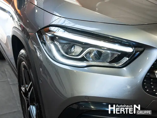 Mercedes-Benz GLA view 13