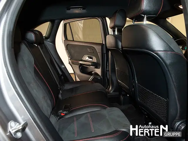 Mercedes-Benz GLA view 17