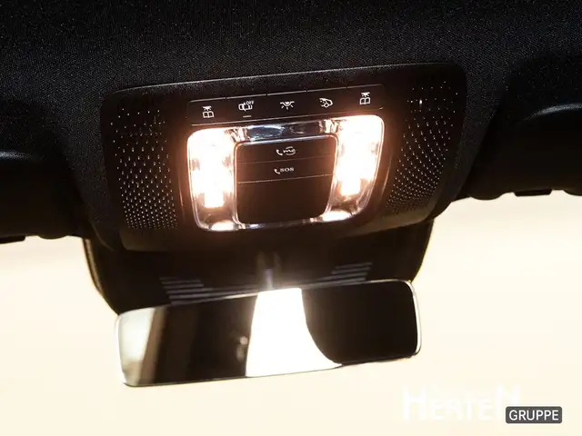 Mercedes-Benz GLA view 11