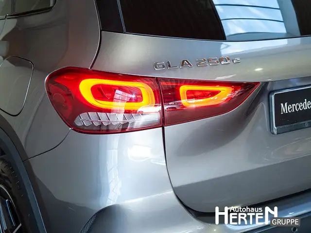 Mercedes-Benz GLA view 14