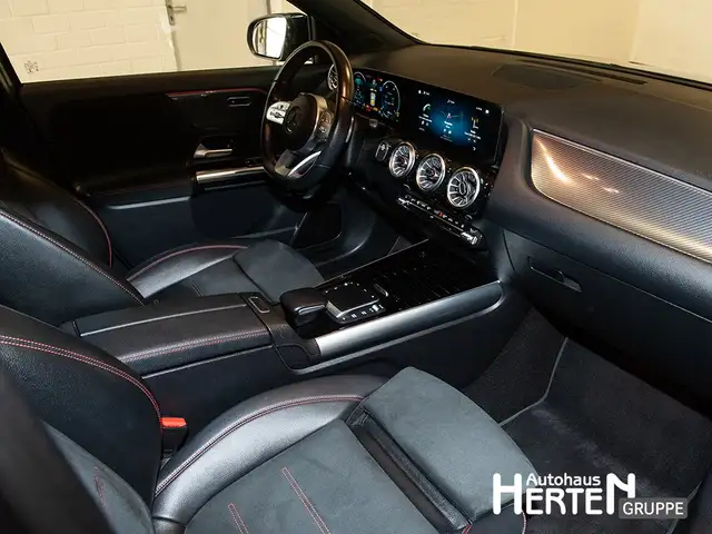 Mercedes-Benz GLA view 6