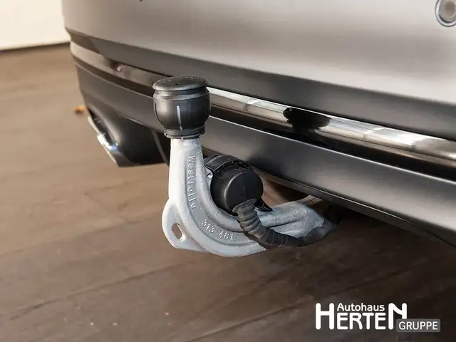 Mercedes-Benz GLA view 16