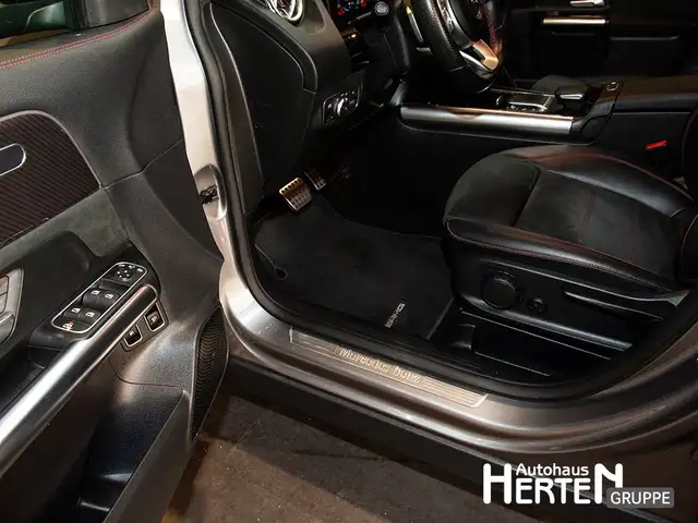 Mercedes-Benz GLA view 12