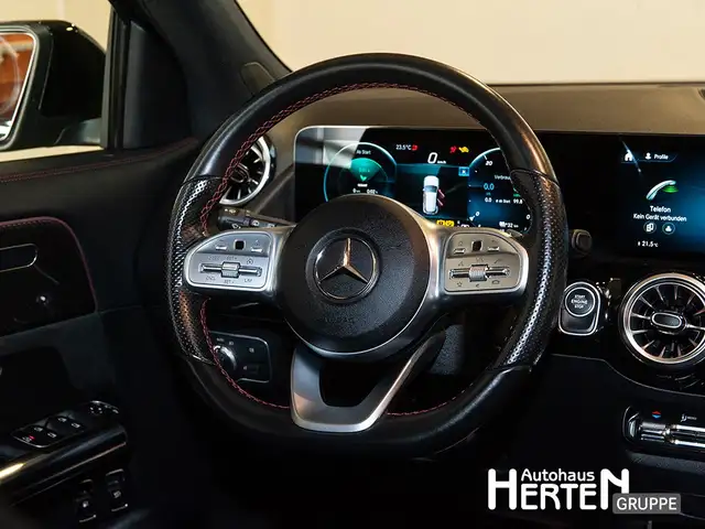 Mercedes-Benz GLA view 7