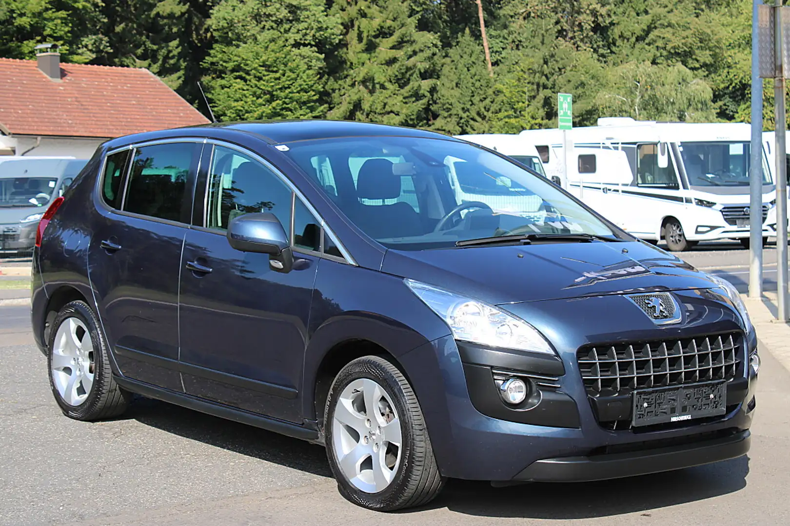 Peugeot 3008 1,6 HDi 115 FAP Professional Line Blau - 1
