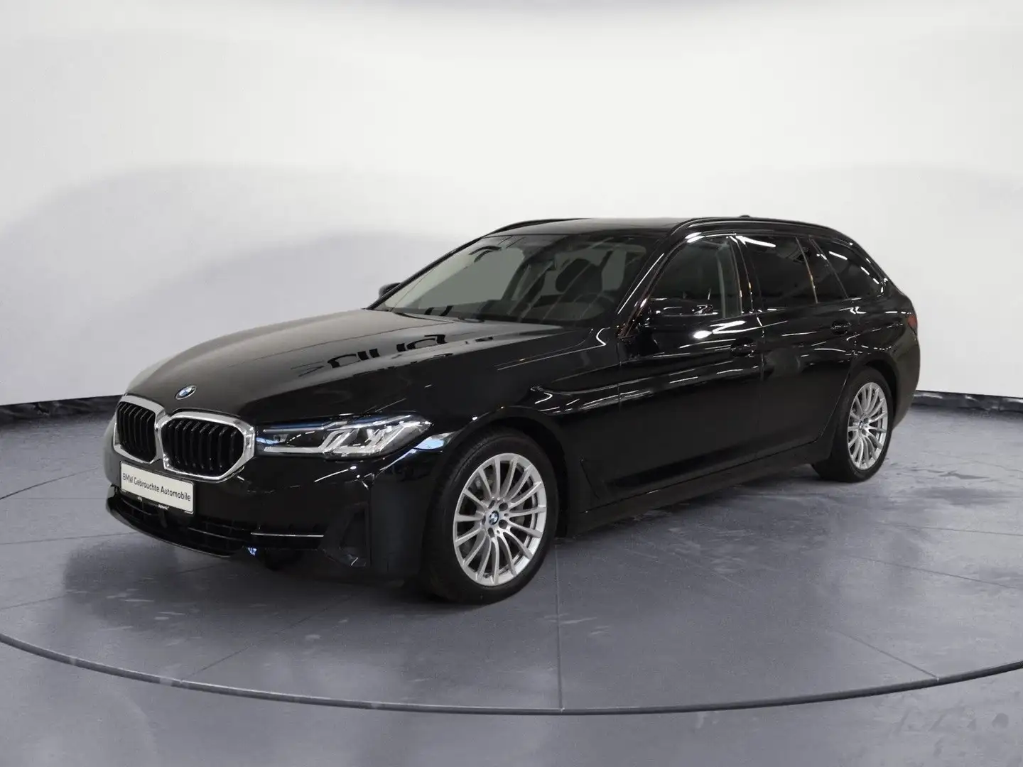BMW 540 i xDrive Touring Innovationsp. Aut. Panorama Schwarz - 2