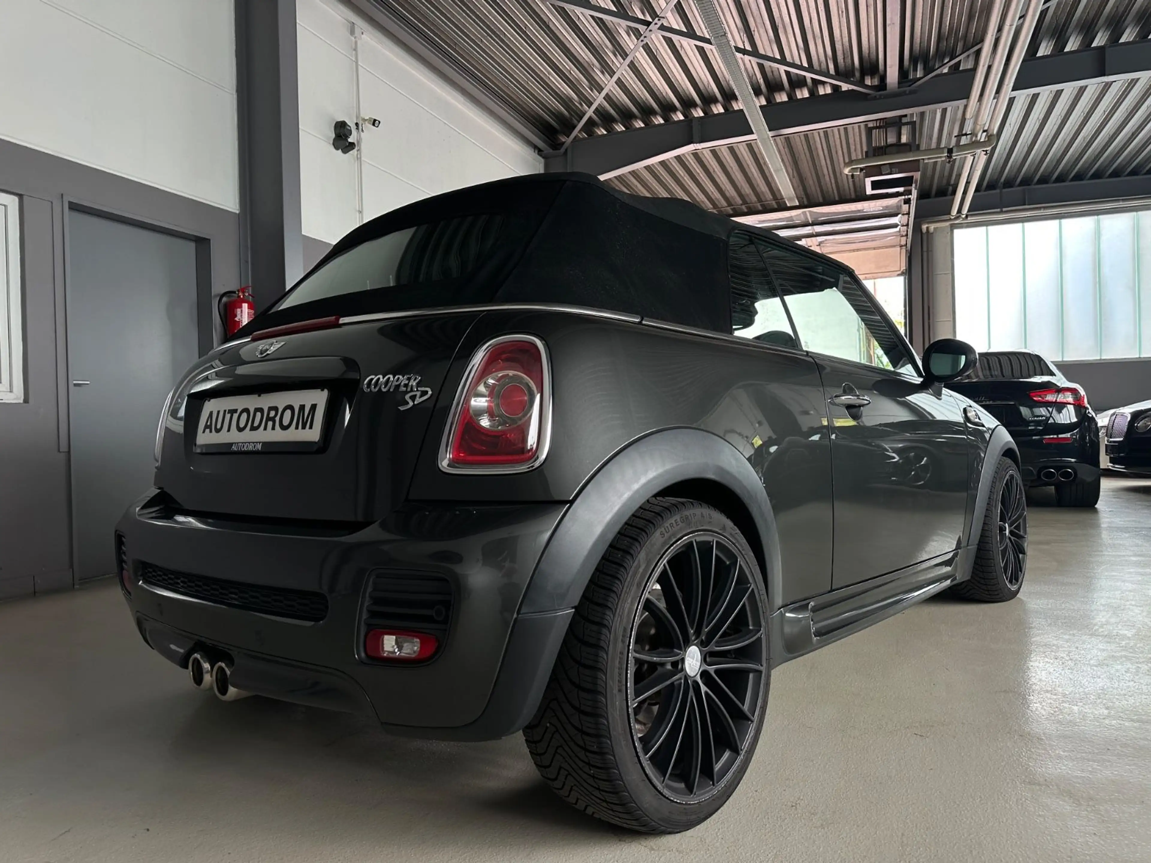 MINI Cooper SD Cabrio Cooper Cabrio SD JCW Paket/PDC/HarmanKardon — photo 6