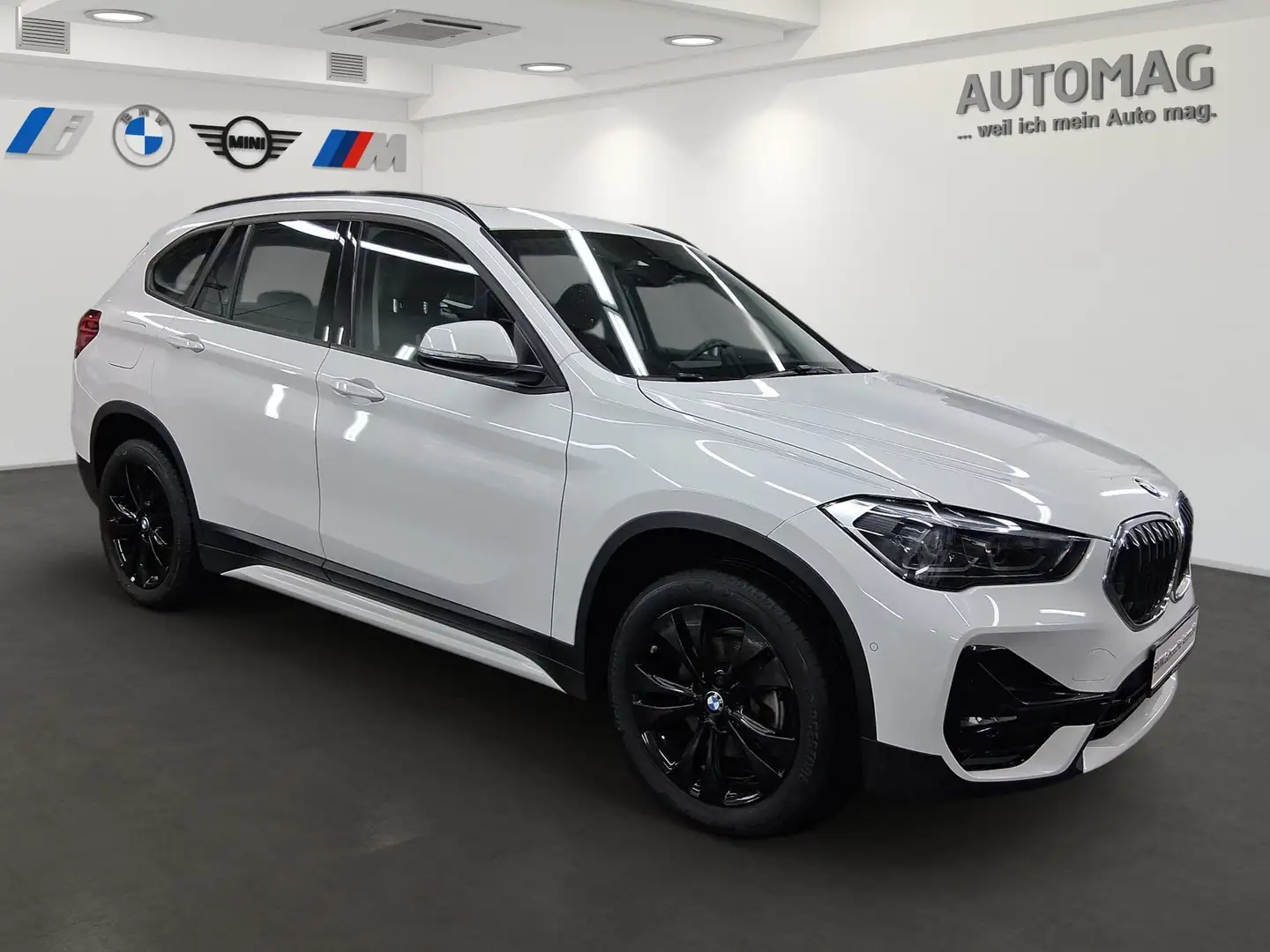 BMW X1 sDrive18i Service Inclusive*SportLine, Navi, LED, Weiß - 2