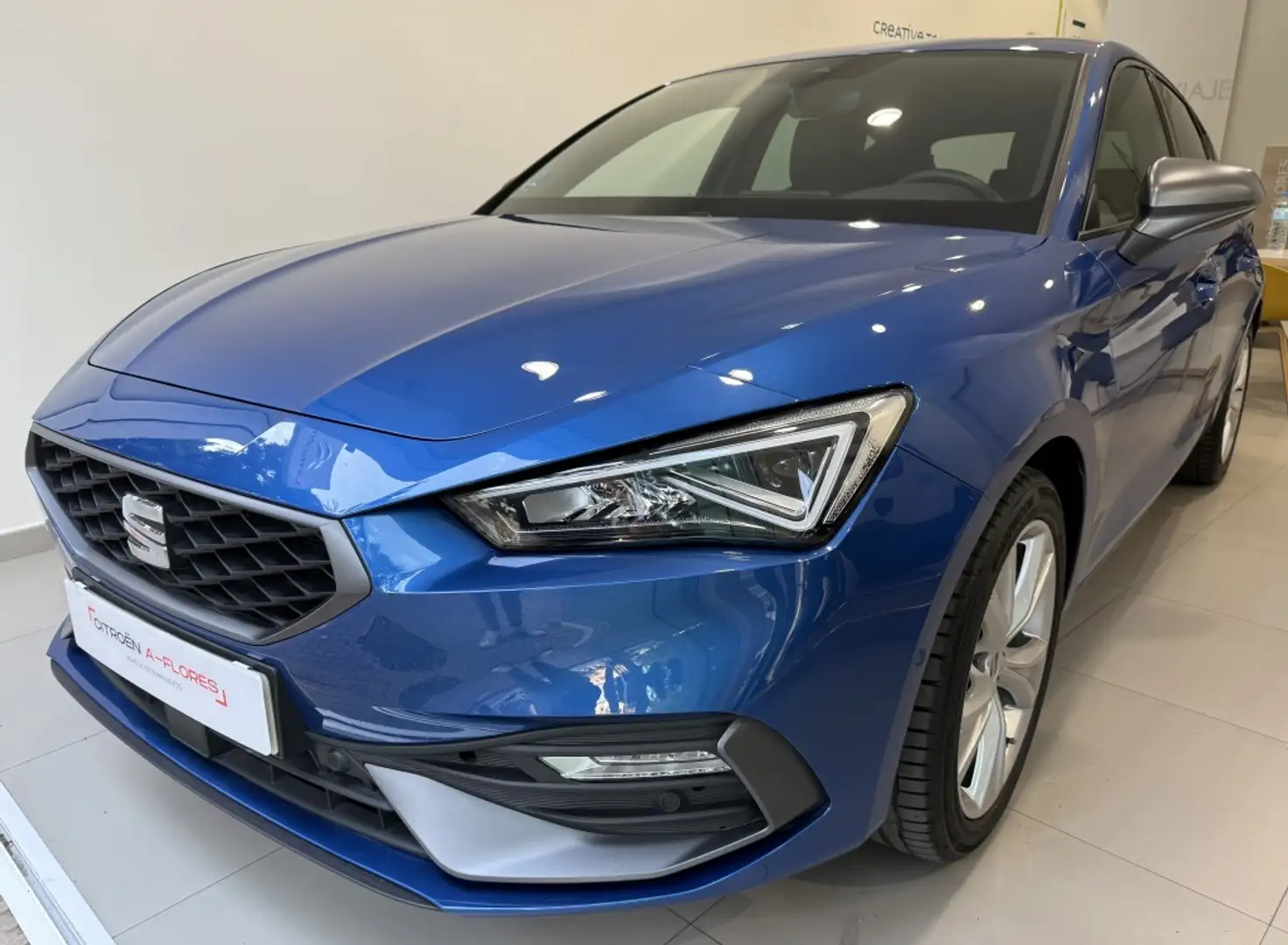 SEAT Leon 1.0 eTSI S&S FR 25º Aniversario DSG-7 110 Azul - 1