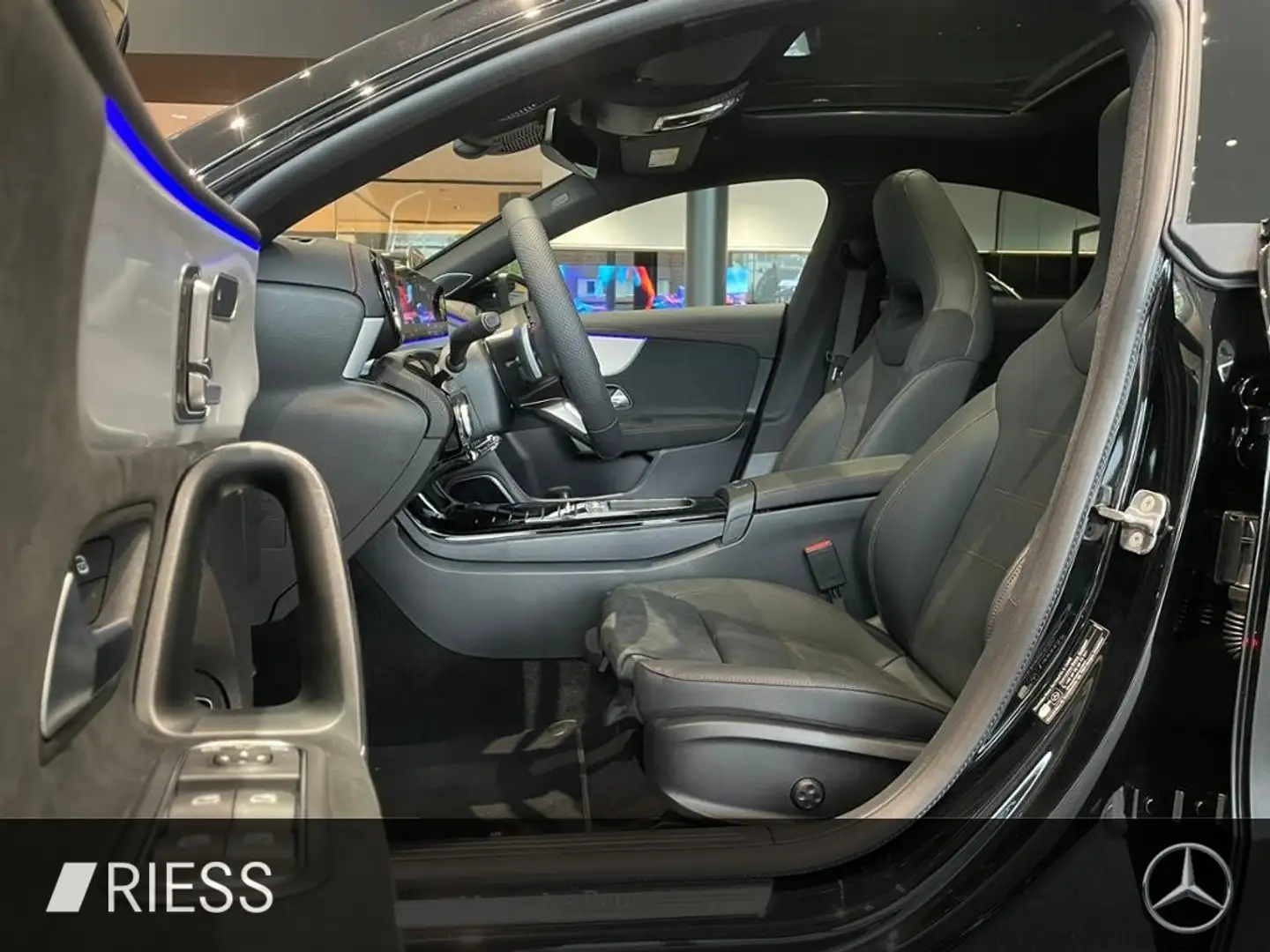 Mercedes-Benz CLA 250 e AMG+PANO+AHK+DISTR+KEYL+MULTIB+BURM+ Schwarz - 2