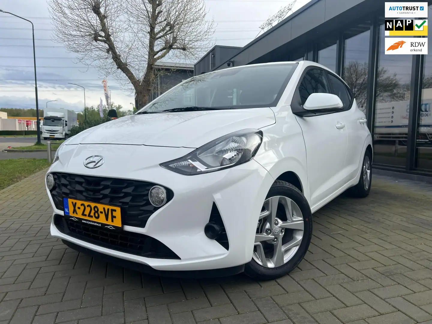 Hyundai i10 Automaat airco in nieuwstaat Wit - 1